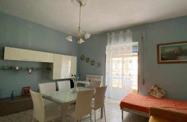 Apartment with bedroom, living room, equipped kitchen and bathroom