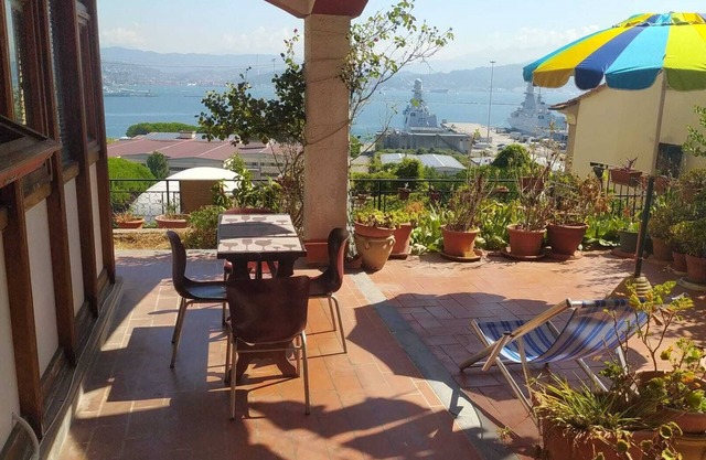 Apartment with patio and garden 10 min from Portovenere and 15 min from 5 Terre