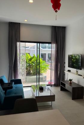 Apartment with pool access