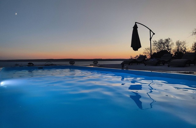 Apartment with pool in Karlobag