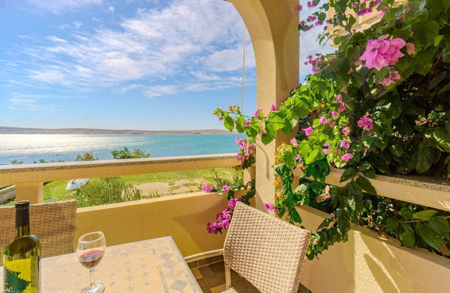 Apartment with sea view, directly at the beach, beach chairs