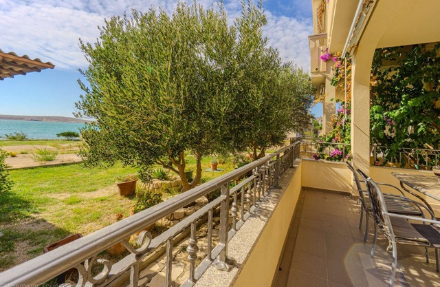 Apartment with sea view, directly at the beach, beach chairs