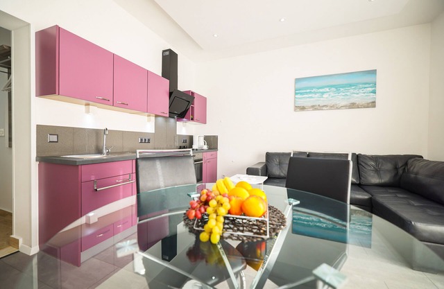 Apartment with sea view for 3 people