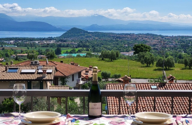Apartment with stunning views of Lake Garda, terrace and swimming pool