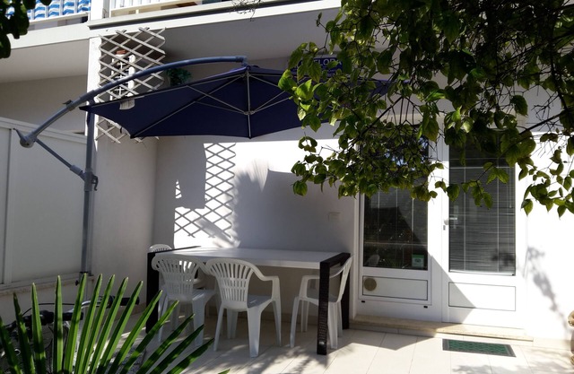 Apartment with terrace and garden in the center and near the beach
