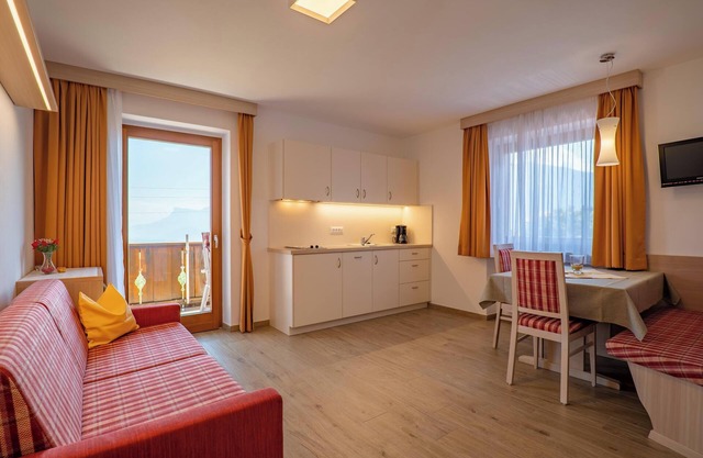 Apartment "Wohnung 1" with Mountain View, Wi-Fi, Balcony & Garden