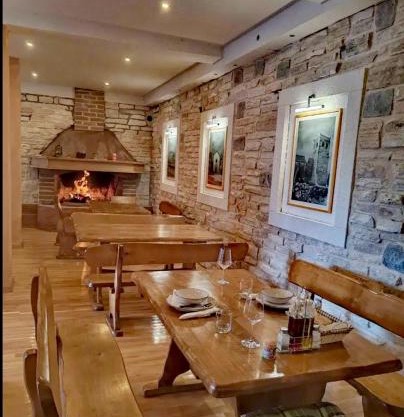 Apartments and pansion M&R