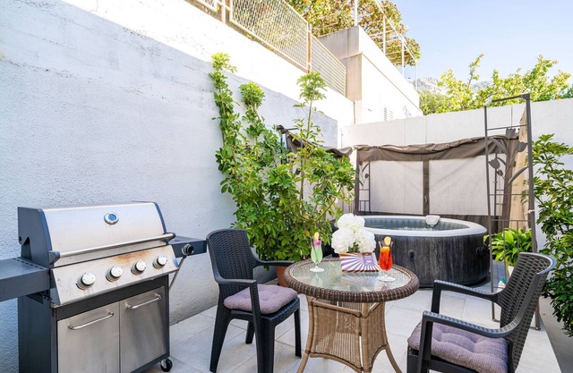 Apartments Blažević - Two Bedroom Apartment with Terrace and Sea View