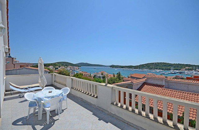 Apartments Branislav (21811-A2) - Rogoznica