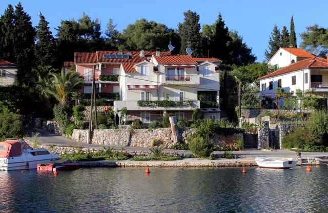 Apartments by the sea Vrboska (Hvar) - 541
