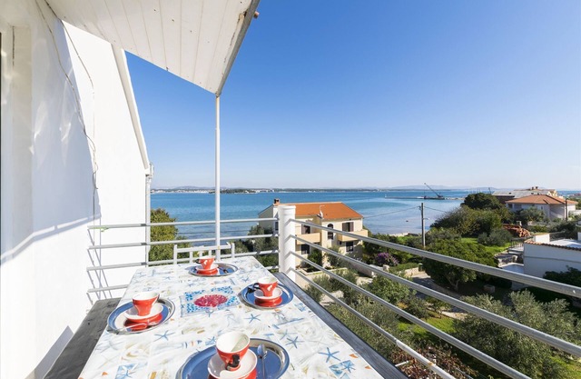 Apartments Irena (16831-A4) - Tkon - island Pasman