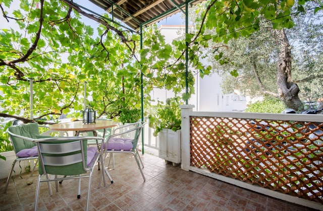 Apartments Ines (65041-A2) - Banjol - island Rab