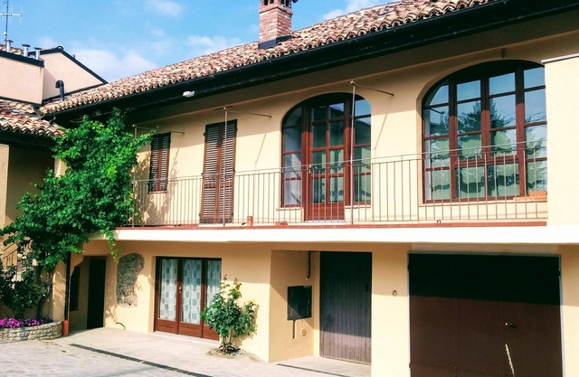 apartments in Serralunga d'Alba with panoramic swimming pool