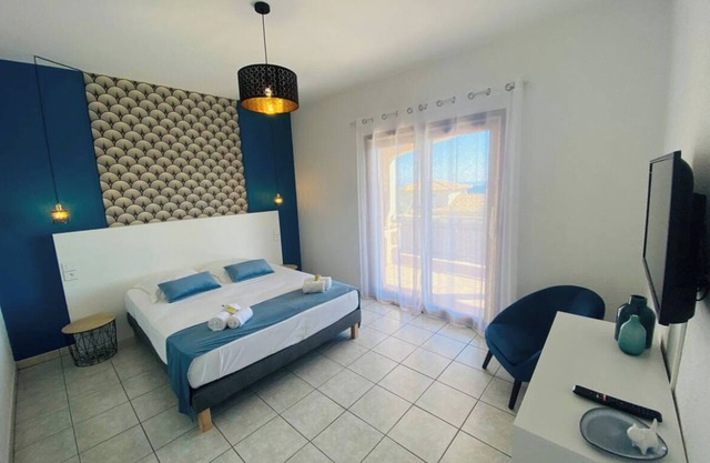 Apartments in private residence with sea view, quiet and close to shops and beaches.
