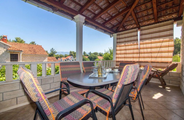 Apartments Jakov (41861-A2) - Mirca - island Brac