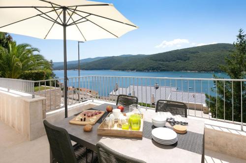 Apartments Kanat with beautiful sea view