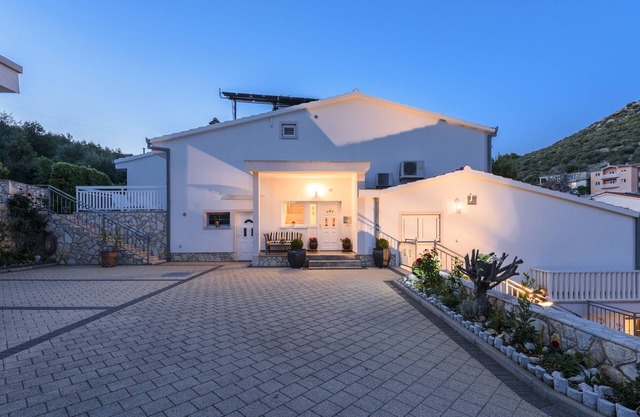 * Apartments Kaskada with sea view in Marina at Trogir * 100 meters to the beach