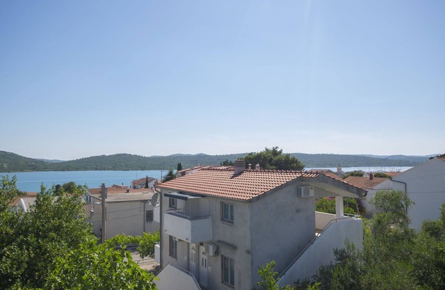 Apartments Katarina (48001-A3) - Pirovac