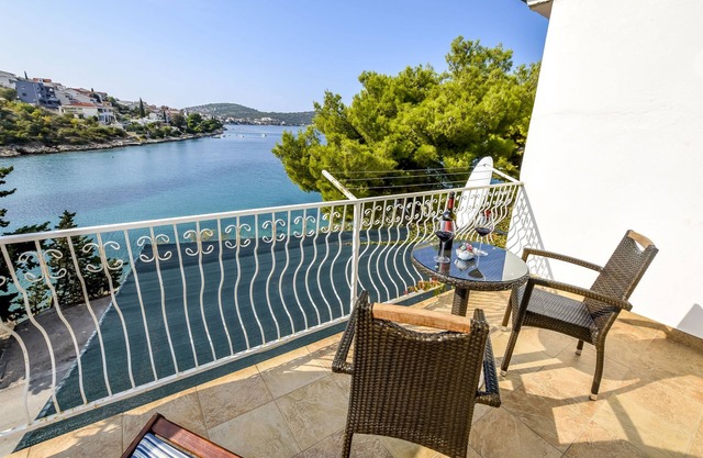 Apartments Krešimir (21771-A2) - Razanj