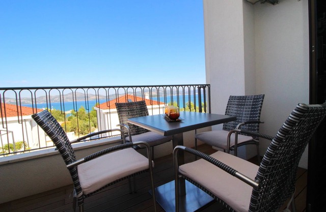 Apartments Kula - Comfort One Bedroom Apartment with Balcony and Sea View-A4