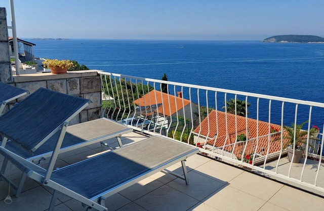 Apartments Matea - Two-Bedroom Apartment with Sea View and Balcony