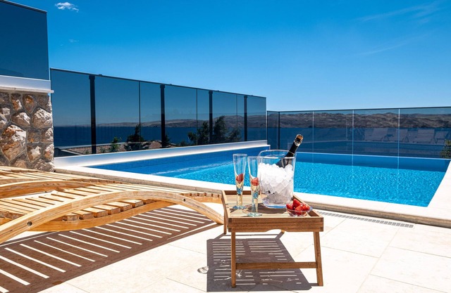 Apartments Matea with Infinity Pool