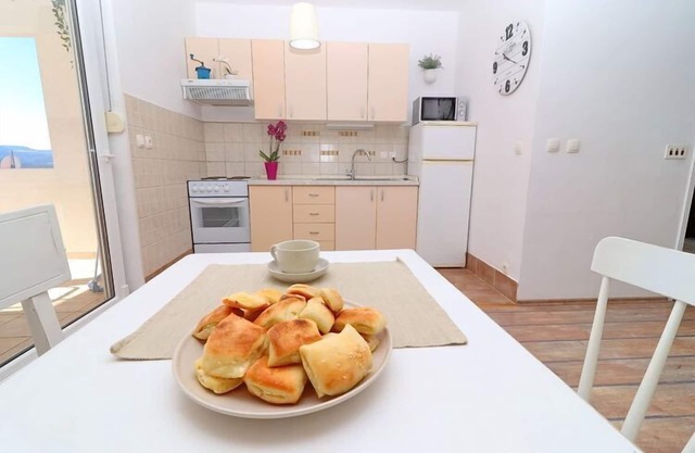 Apartments Mediterranean House - Two Bedroom Apartment with Terrace and Sea View