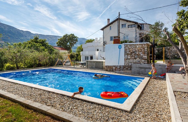 Apartments Mihaela-Four star Apartment for 4 With Sea View And Swimming Pool