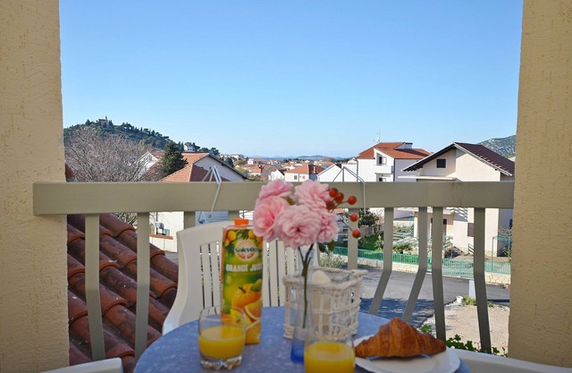 Apartments Mira (28191-A3) - Tribunj