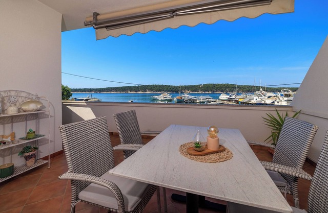Apartments Near the sea Barbat (17702-A1) - Barbat - island Rab