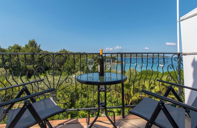 Apartments Njoko (11182-A2) - Prvic Sepurine