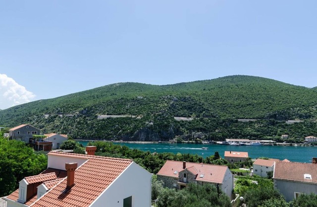 Apartments Peco - Studio Apartment with Balcony and Sea View