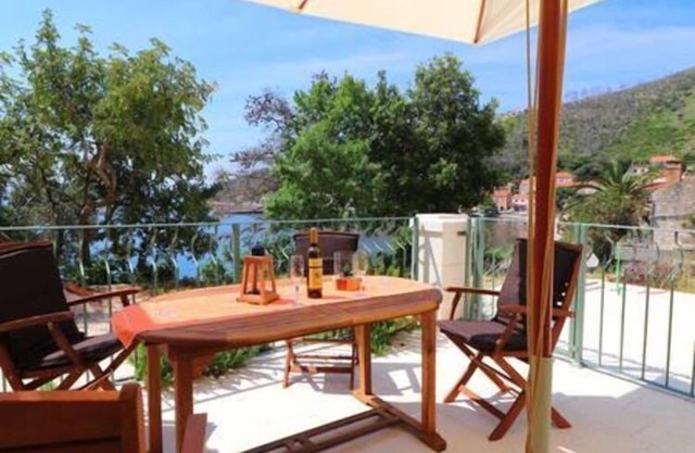 Apartments Seafront Silence - Studio Apartment with Terrace and Sea View