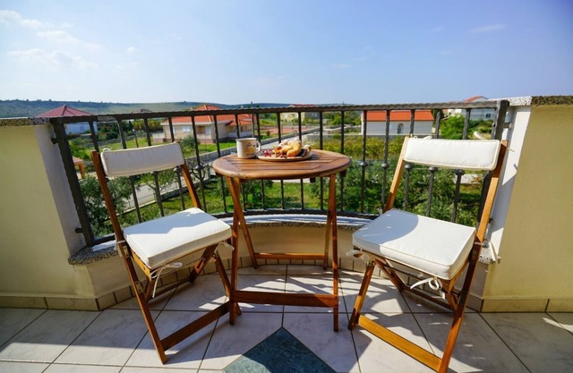 Apartments Secret Garden (10998-A2) - Razanac