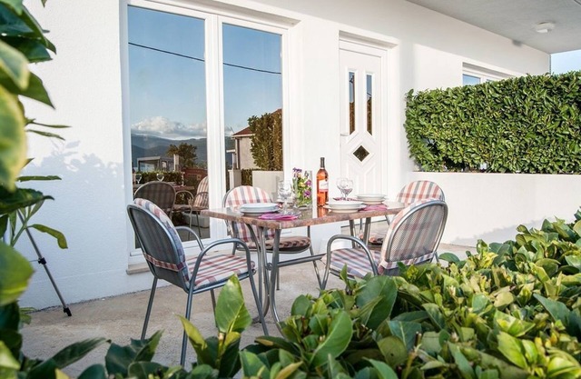 Apartments Seka (53631-A2) - Komarna (Klek)