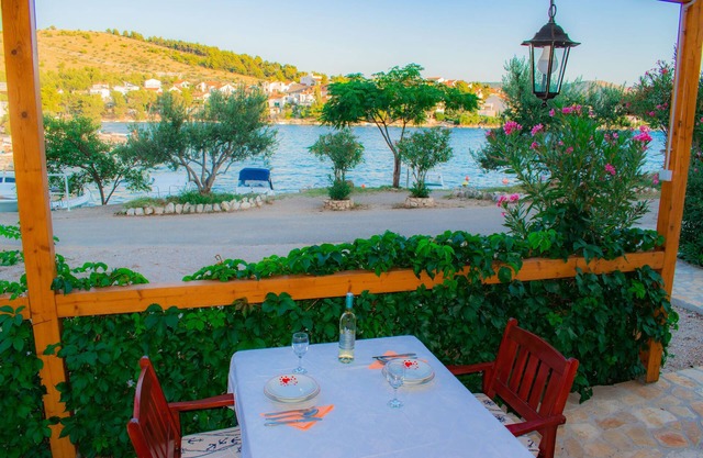 Apartments Senka (58121-A1) - Zaboric (Sibenik)