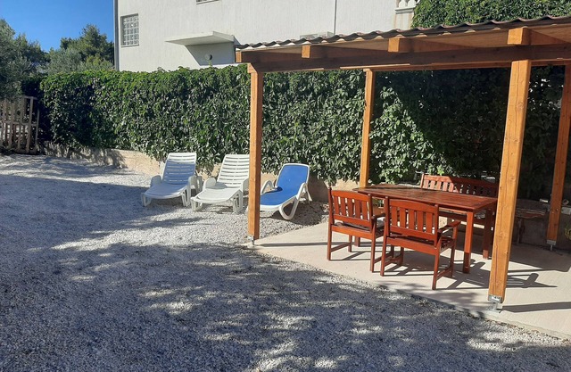 Apartments Senka (58121-A2) - Zaboric (Sibenik)