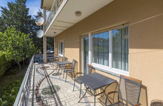 Apartments Tara (66481-A1) - Selce (Crikvenica)