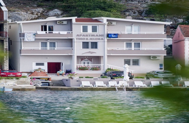 Apartments Tiho & Jelena- One Bedroom Apartment with Balcony and Sea View (Maestral)