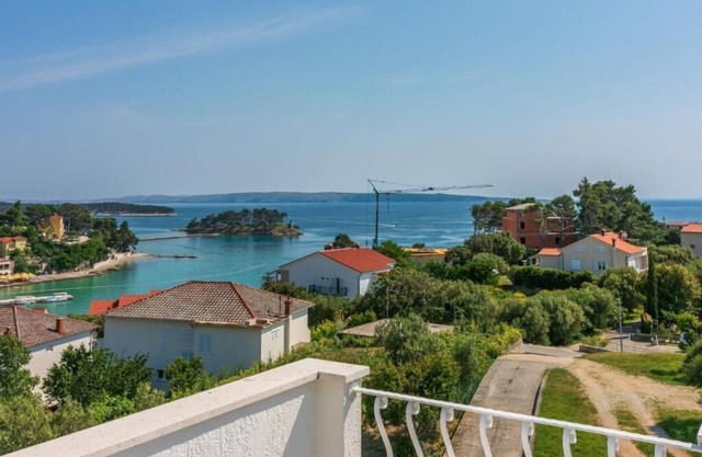 Apartments Vila Antula (66781-A4) - Banjol - island Rab