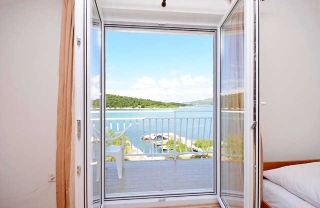 Apartments Vila Punta (10691-A2) - Jadrtovac