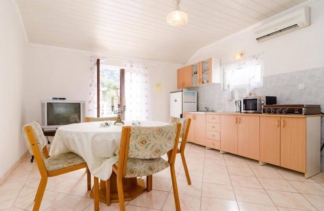 Apartments Villa Nikol - Comfort Two Bedroom Apartment with Sea View (APT 3)