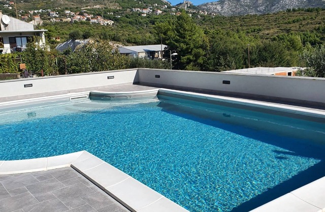 Apartments Villa Salona Sky - Comfort Two Bedroom Apartment with Balcony