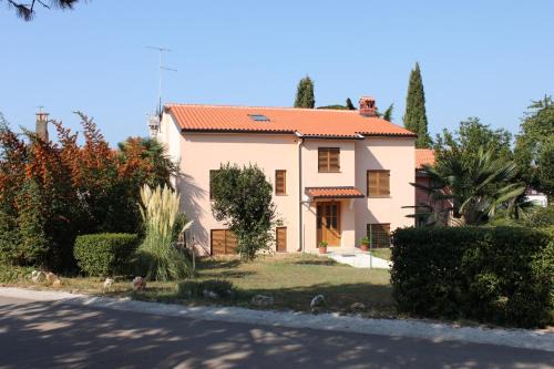 Apartments with parking space Umag - 6995