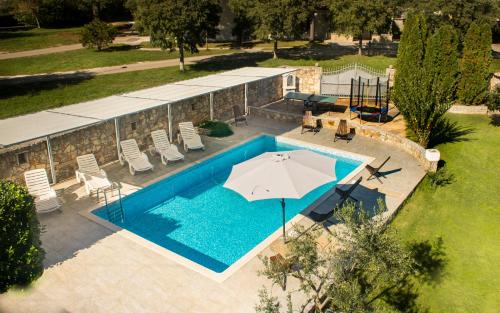 Apartments with Pool Villa Fjord