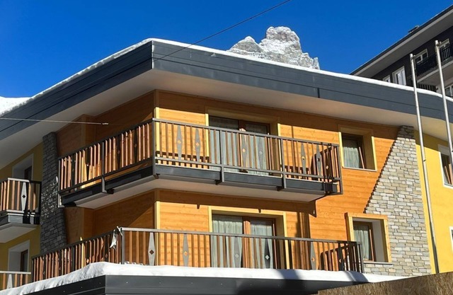 App Studio 7 centrally close to the slopes