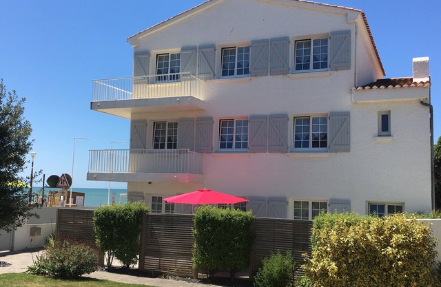 Appart 2/4 pers dans MAISON, 3 Etoiles, à 30 m plage, TERRASSE, PARKING PRIVE