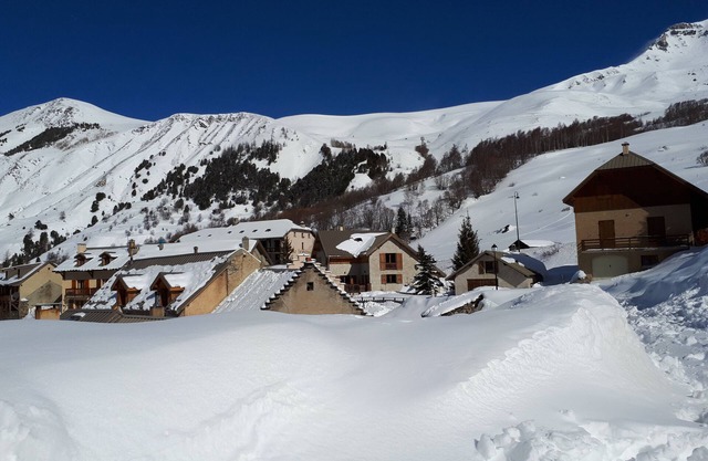 Appart 20 in a mountain village: nature and relaxation in Meije country