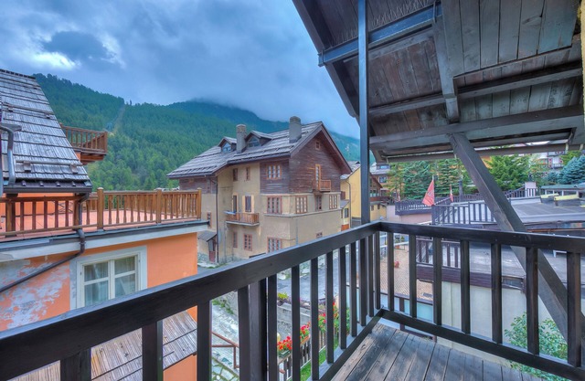 Appartamento Rochebrune 200m from Ski, Claviere, Italy