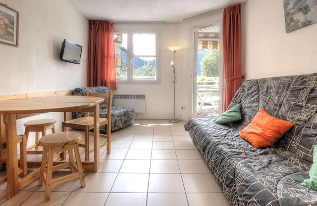 Appartement 2 pièces avec terrasse, proche commerces et télécabine - Briançon - FR-1-330C-80